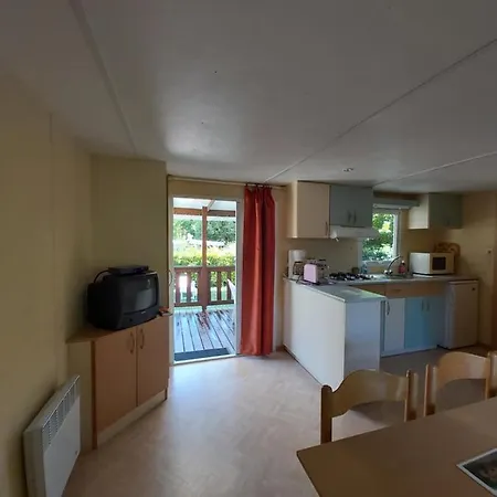 Bungalow Dans Un Camping De Charme * Couze-et-Saint-Front