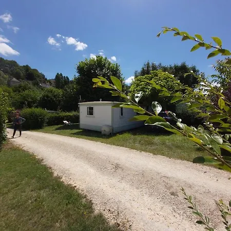Bungalow Dans Un Camping De Charme * Couze-et-Saint-Front