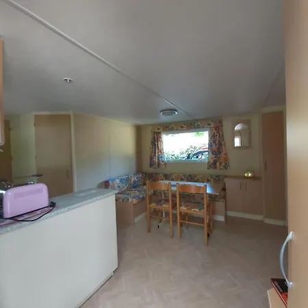 Bungalow Dans Un Camping De Charme * Couze-et-Saint-Front