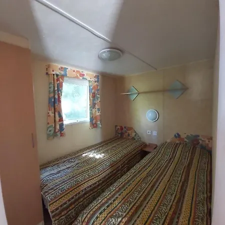 Bungalow Dans Un Camping De Charme *